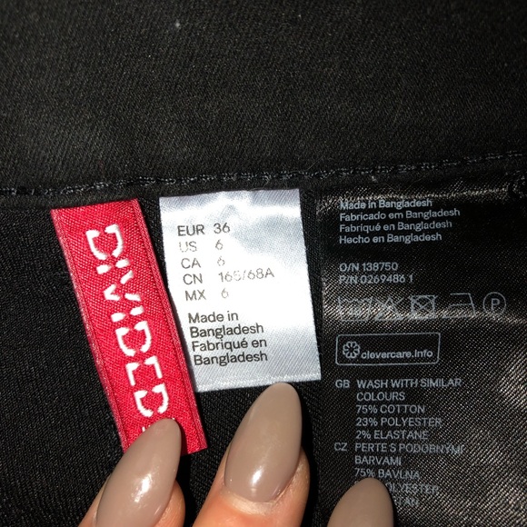 black shorts - Picture 2 of 4